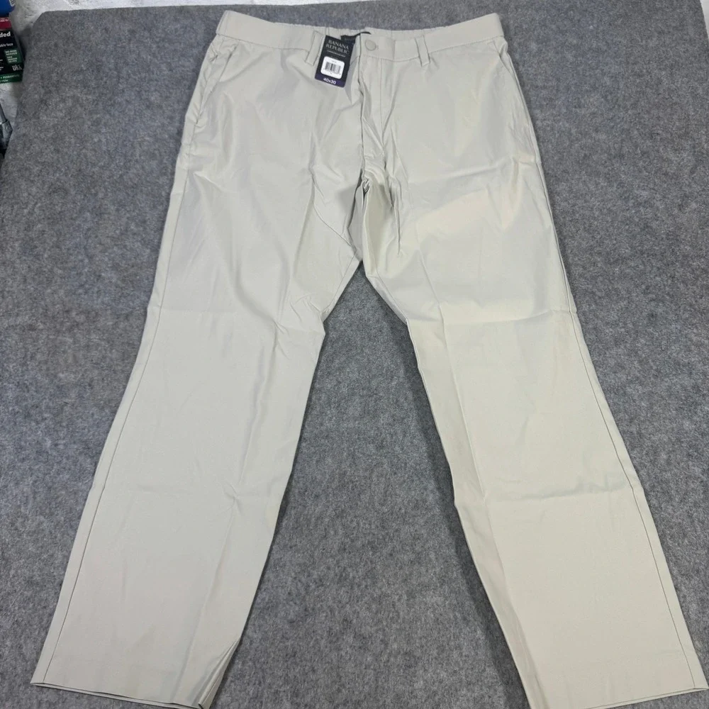 Banana Republic feature polyester secure